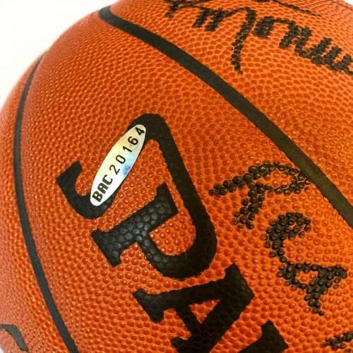 1972-73 Ню Йорк Никс, екипът на Шампионите на НБА, Подписано на баскетболен мач в НБА UDA COA - Баскетболни топки с автографи